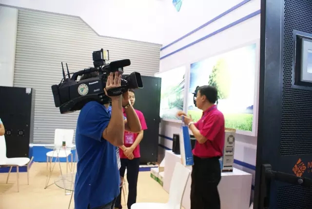 广东电视台在新葡萄8883官网AMG展厅拍摄报道