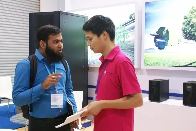 国外客户在新葡萄8883官网AMG展厅洽谈