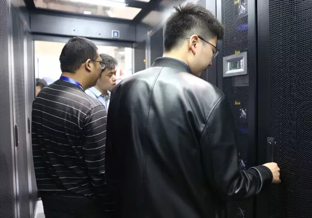 新葡萄8883官网AMG一体化数据中心机房