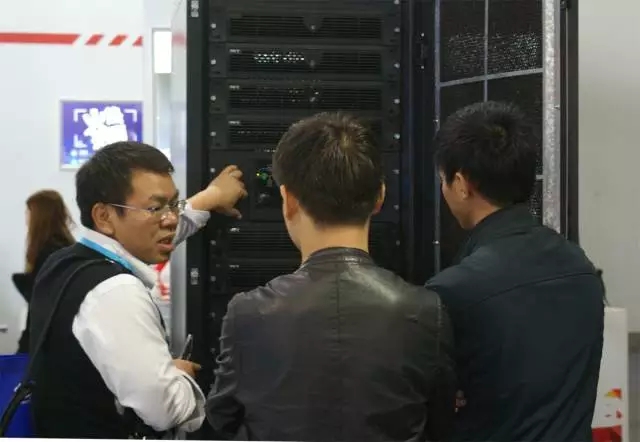 新葡萄8883官网AMG客服人员接待客户